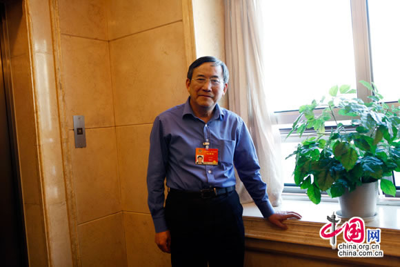 葛剑雄谈撤点并校:方向正确 但是没有全部做好 葛剑雄谈撤点并校:方向正确 但是没有全部做好